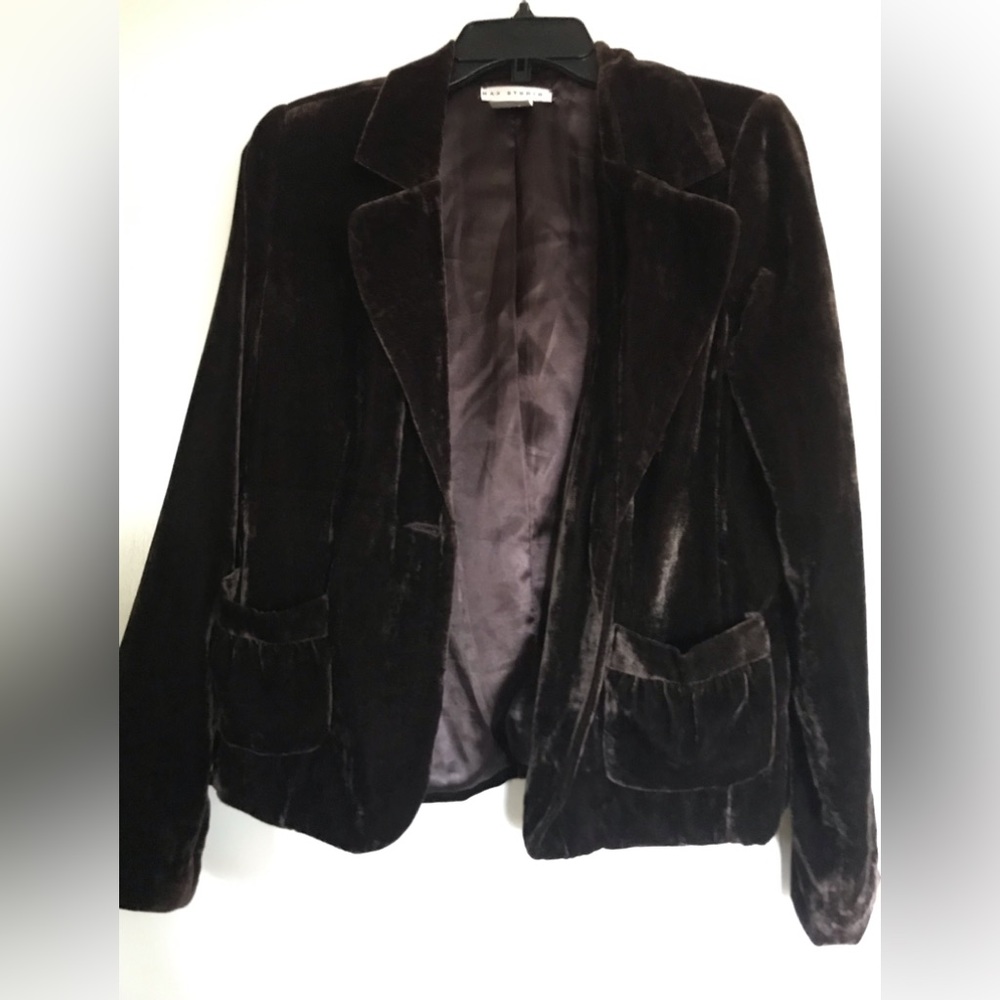 MAX STUDIO , size M women jaket , velvet like brown fabric !Closing in a button